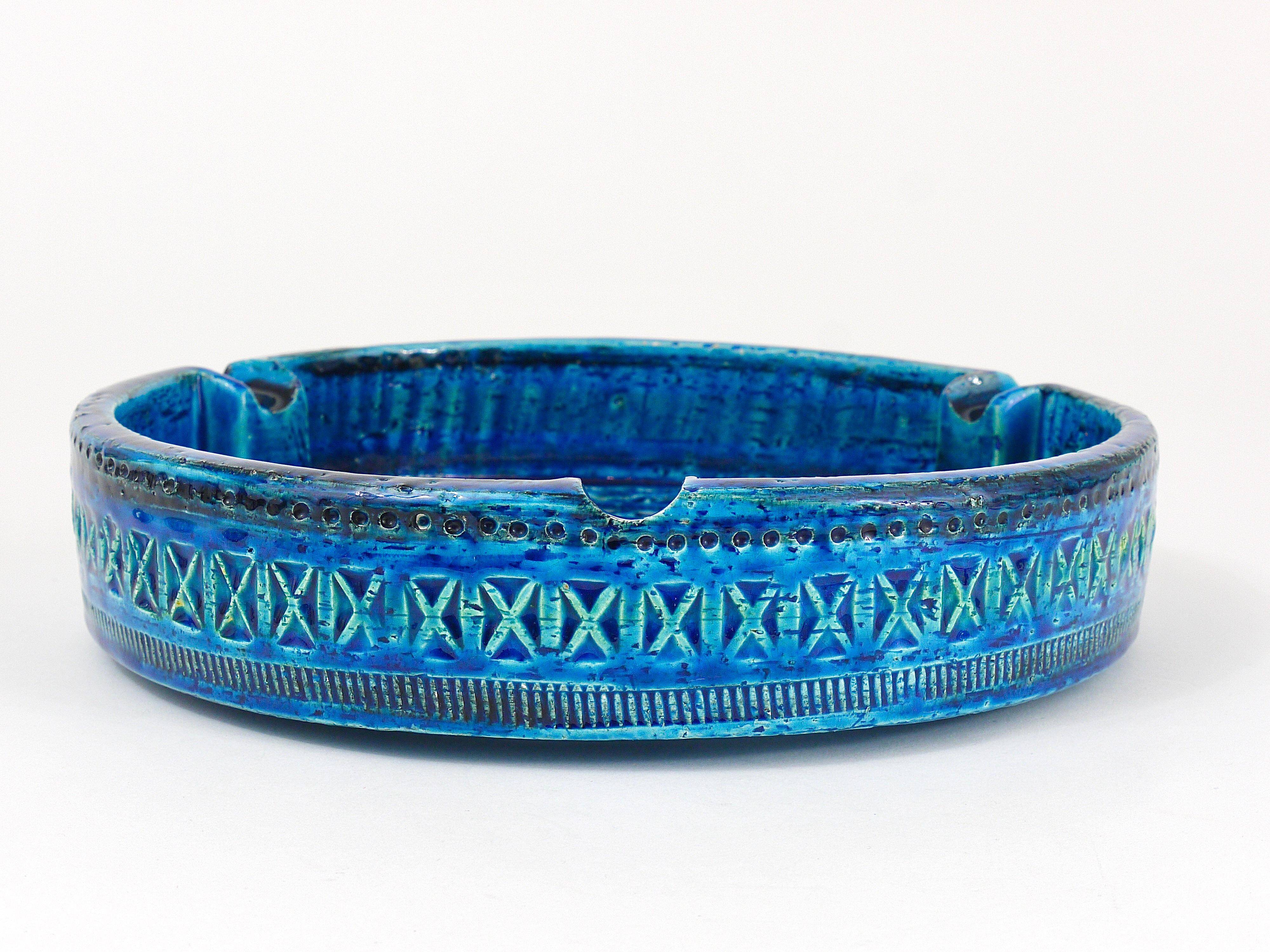 Aldo Londi Bitossi very large round ashtray Rimini blue enamel mid-century, 1950s