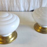 Lampe à poser globe opaline et métal doré - mid. XXéme