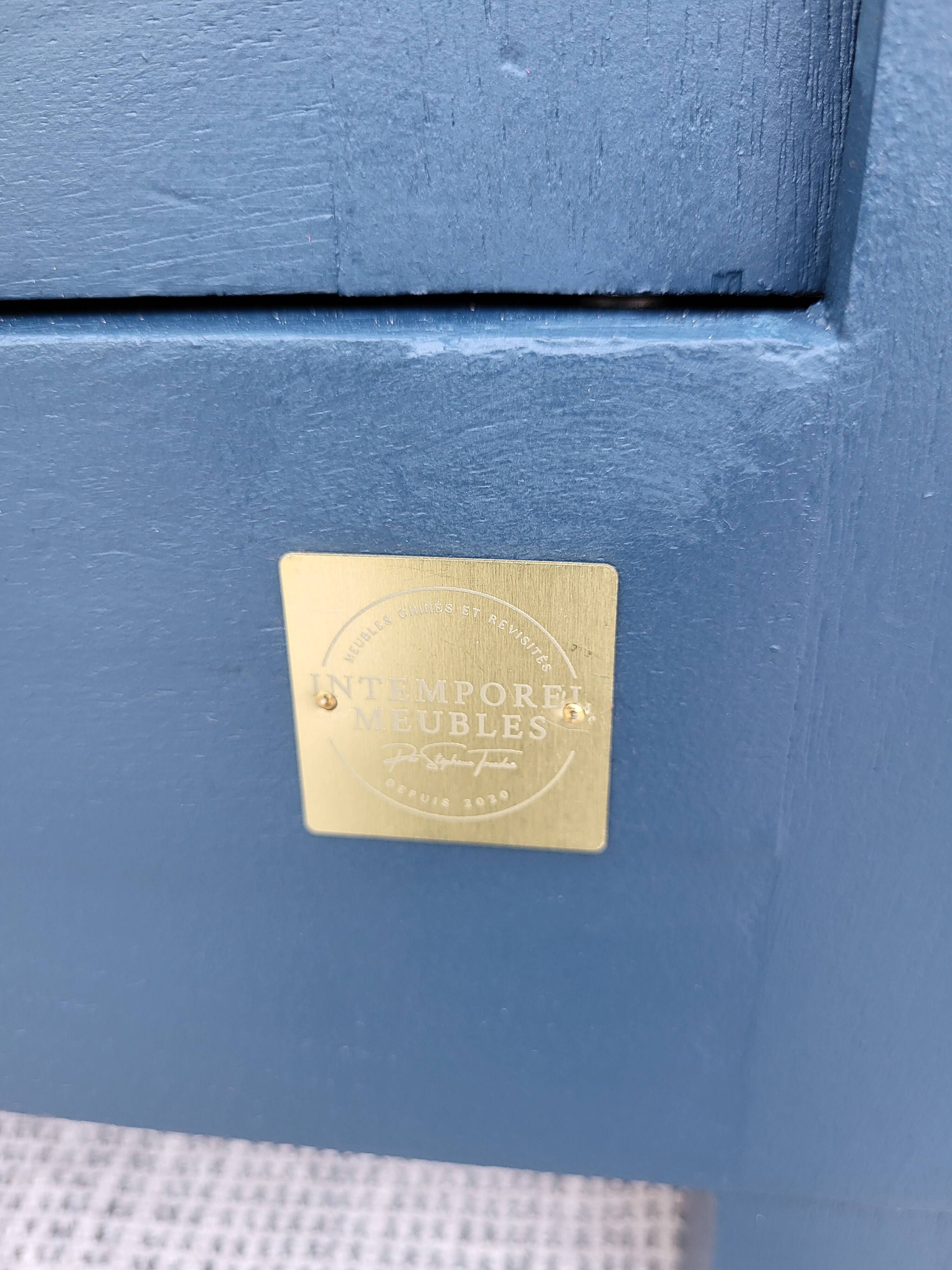 Bookcase with 2 glass doors