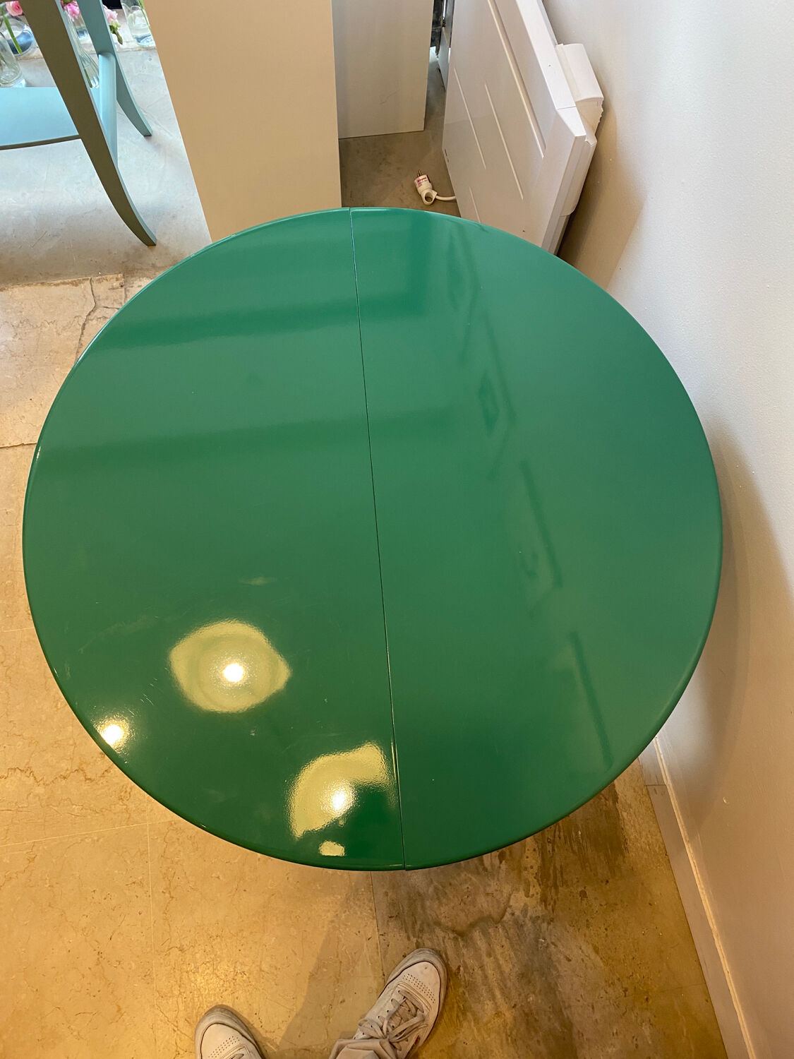 Lacquered round table