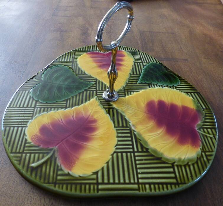 Sarreguemine brand cheese board no. 6143 in the shape of a pear