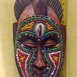 Masque africain avec perles