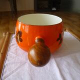 Enameled saucepan with lid 1970s
