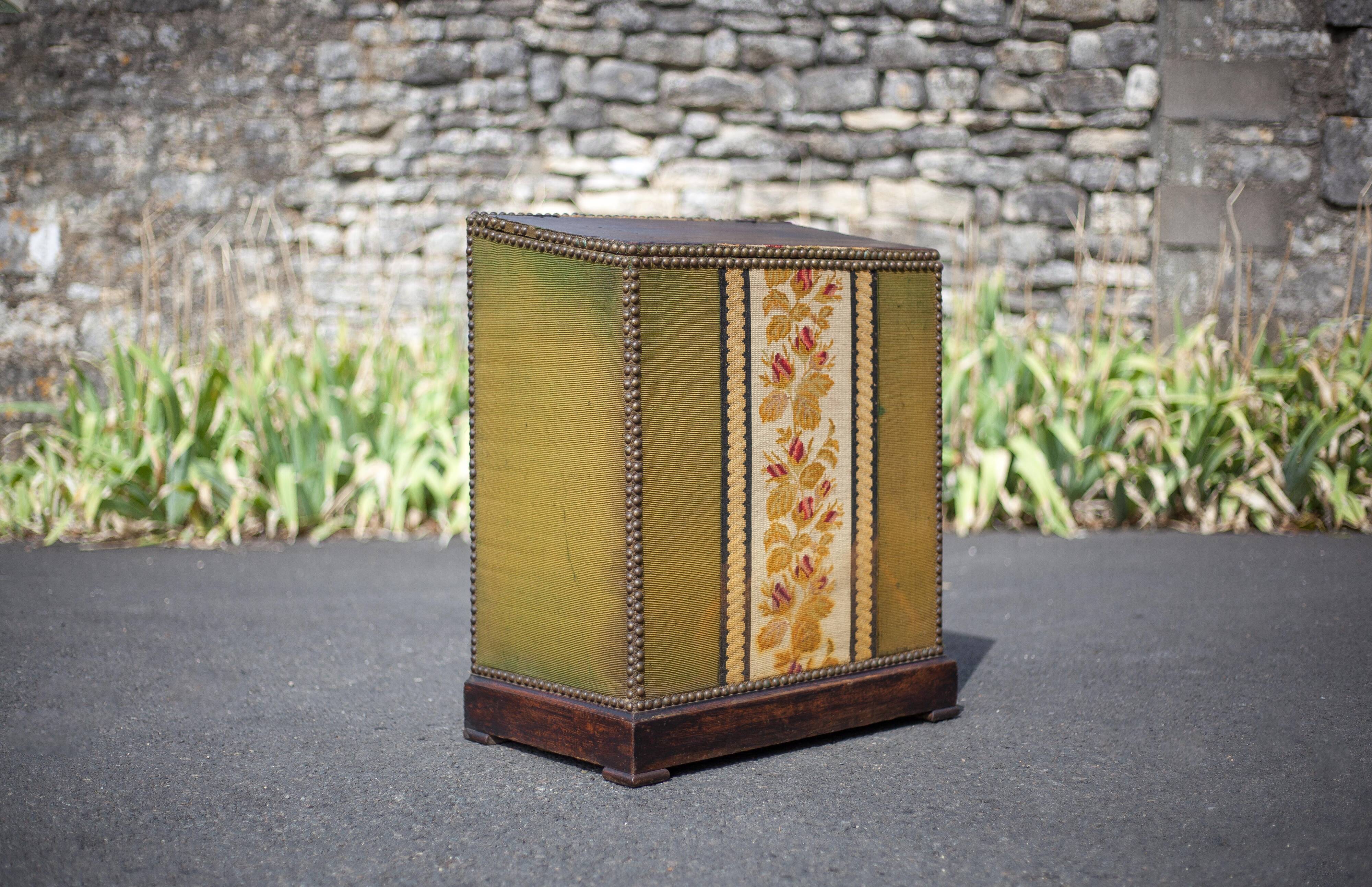 Napoleon III upholstered wooden chest, storage chest, interior decoration