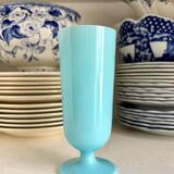 Vase en opaline bleu ciel