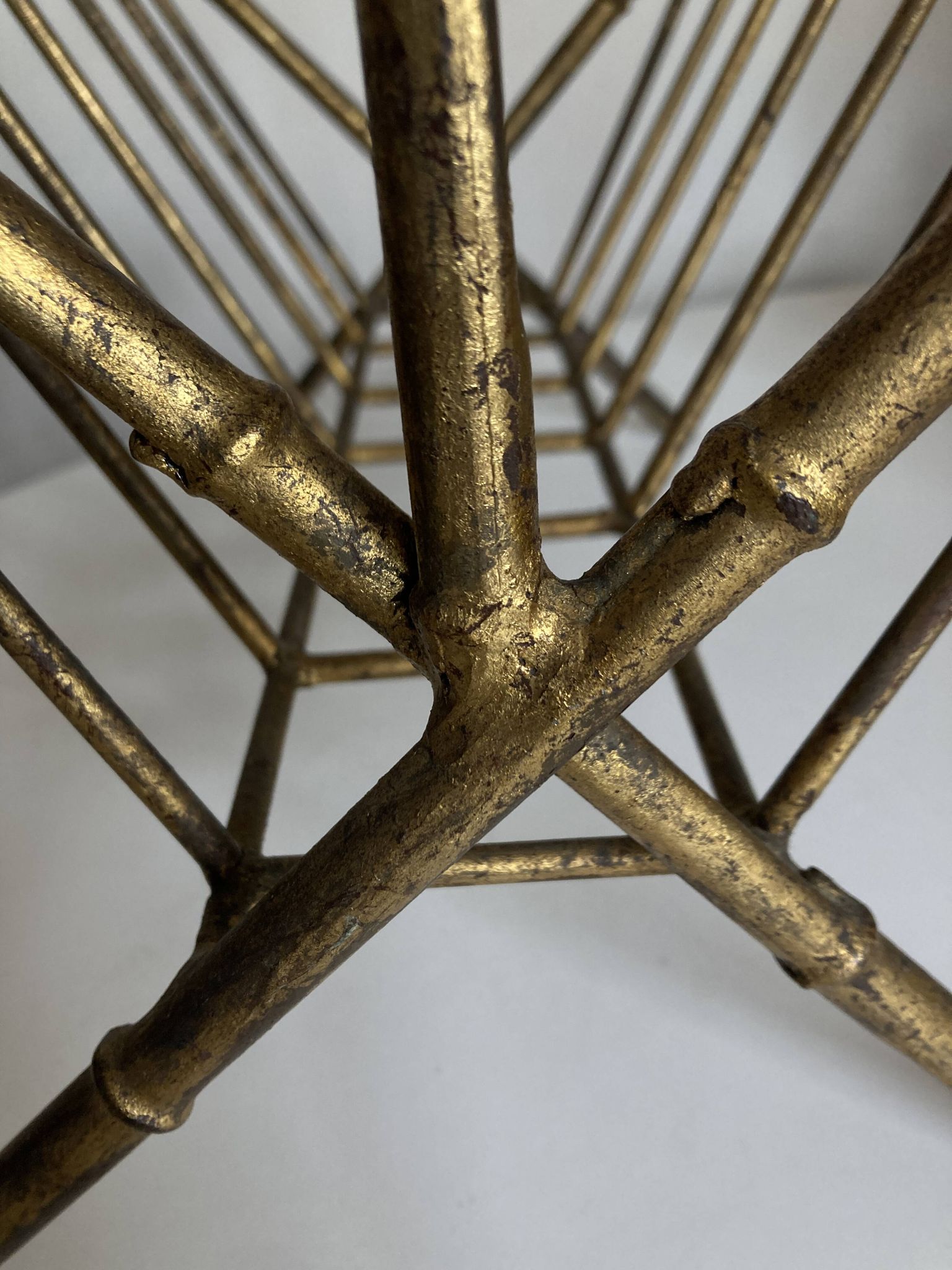 1960 magazine rack faux bamboo in beaten gold iron Italian craftsmanship