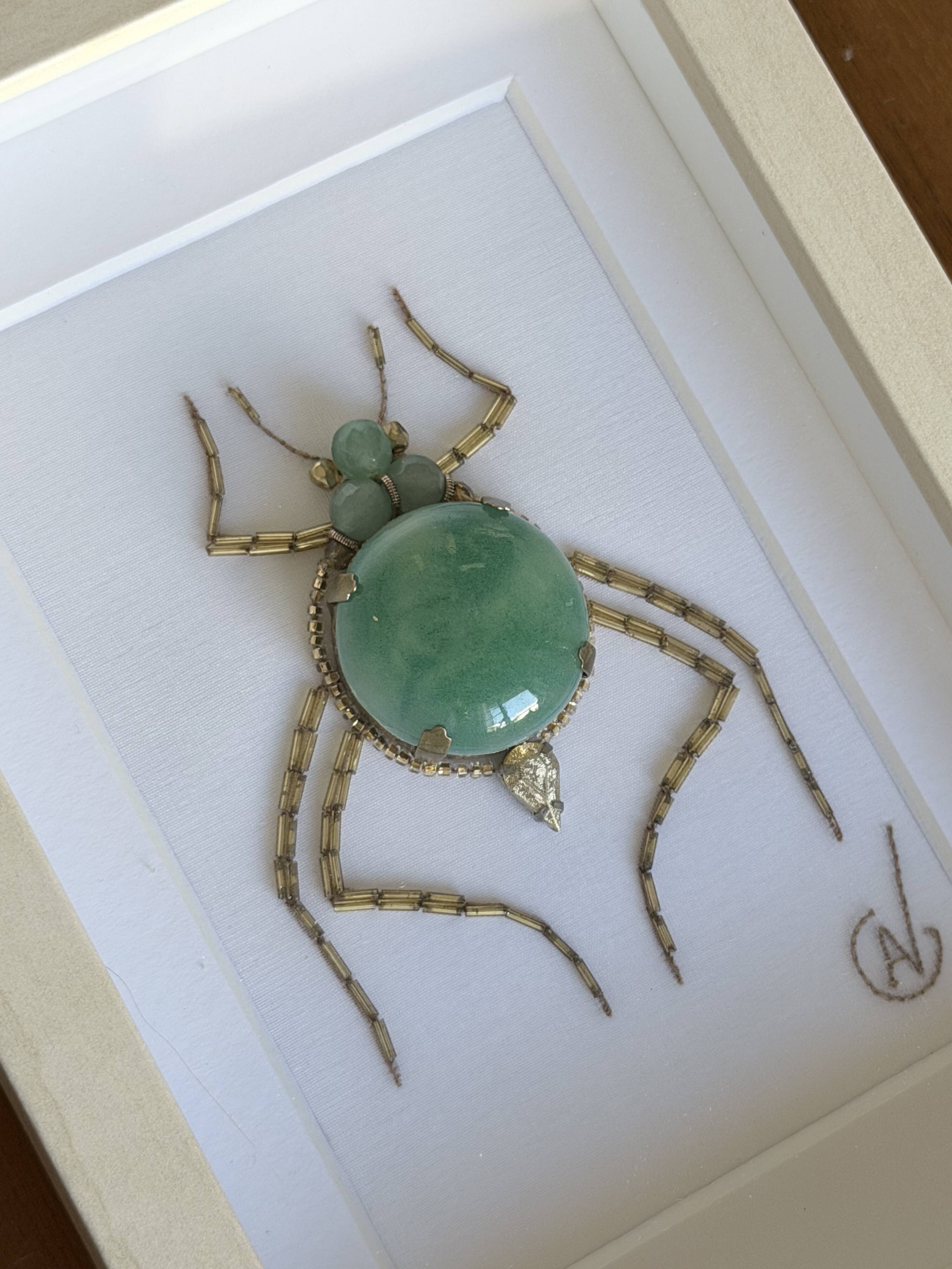 Tableau insecte brodé à la main (pièce unique)