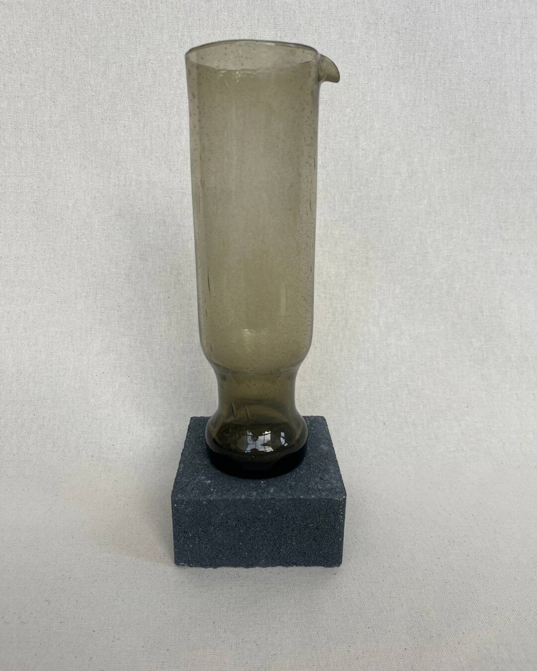 Carafe haute en verre bullé