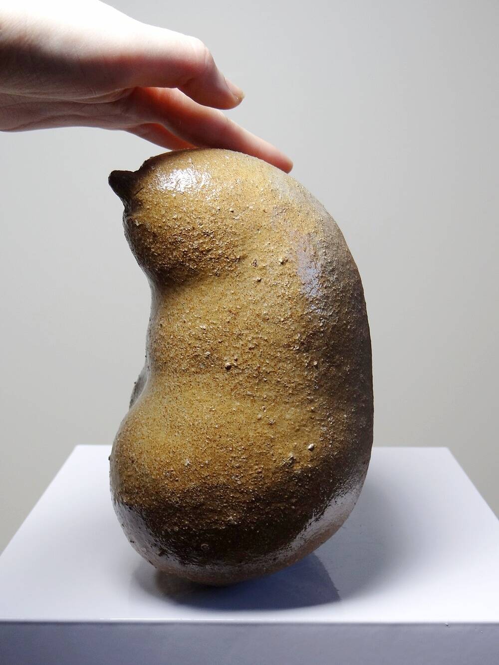 Small sculptural Venus in sandstone, bust of a woman, signed vintage, 90s