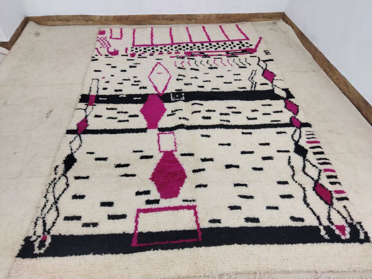 Handmade Moroccan Berber rug 284 x 176 CM