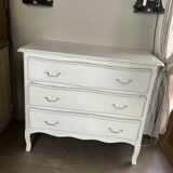 Chest of drawers with 3 curved legs