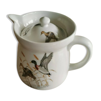 Bet Porcelaine Pitcher