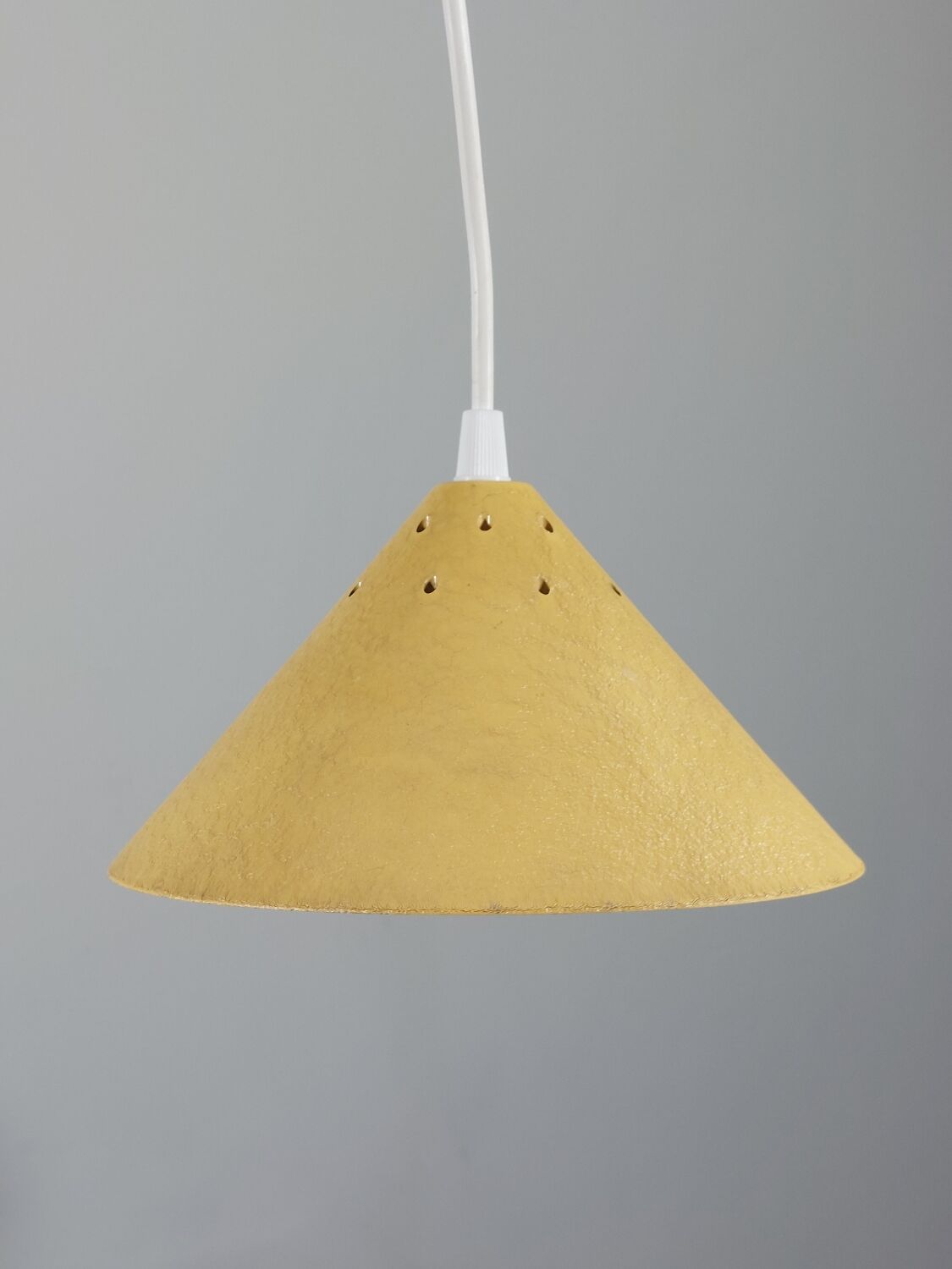 Vintage suspension in yellow lacquered Bakelite from the 1950s.