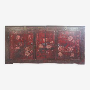 Chinese sideboard in red lacquered wood