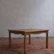 Table basse carrée en chêne sculpté par Henning Kjaernulf | Danemark | Années 1950
