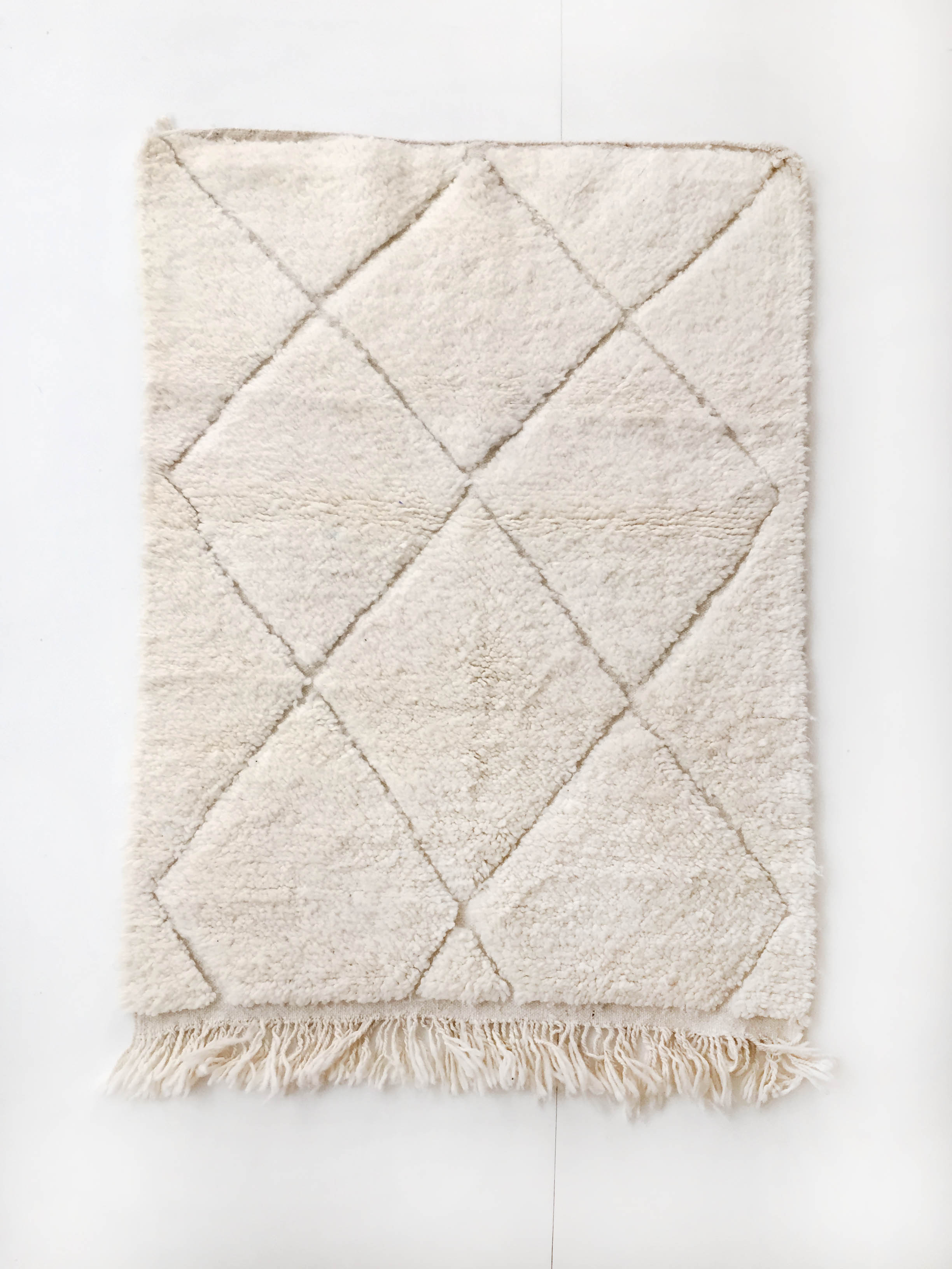 Moroccan Berber carpet blessed ouarain ecru plain with engraved diamonds 146x97cm
