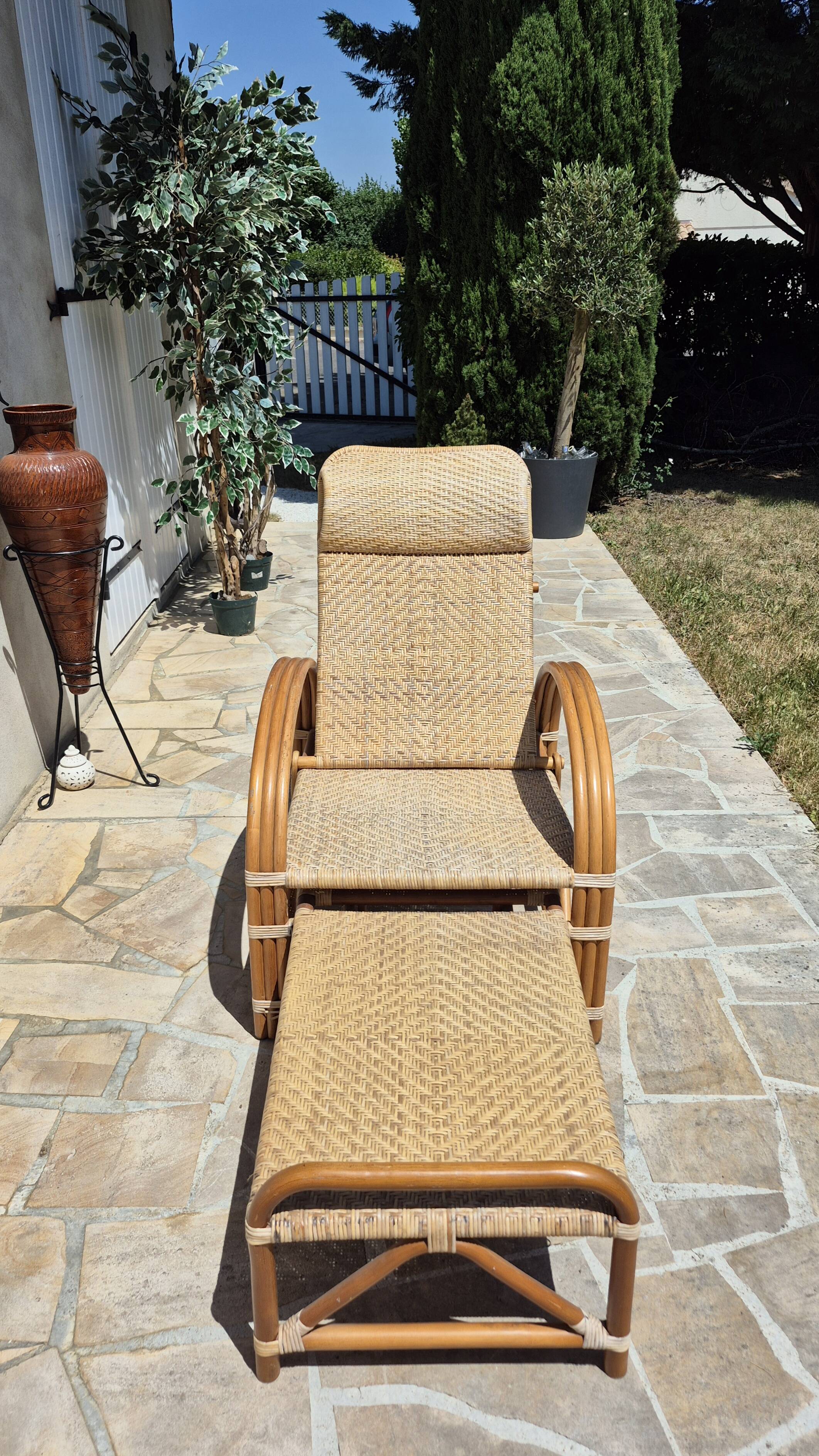 Vintage rattan and bamboo chaise longue, circa 1960s Italy.