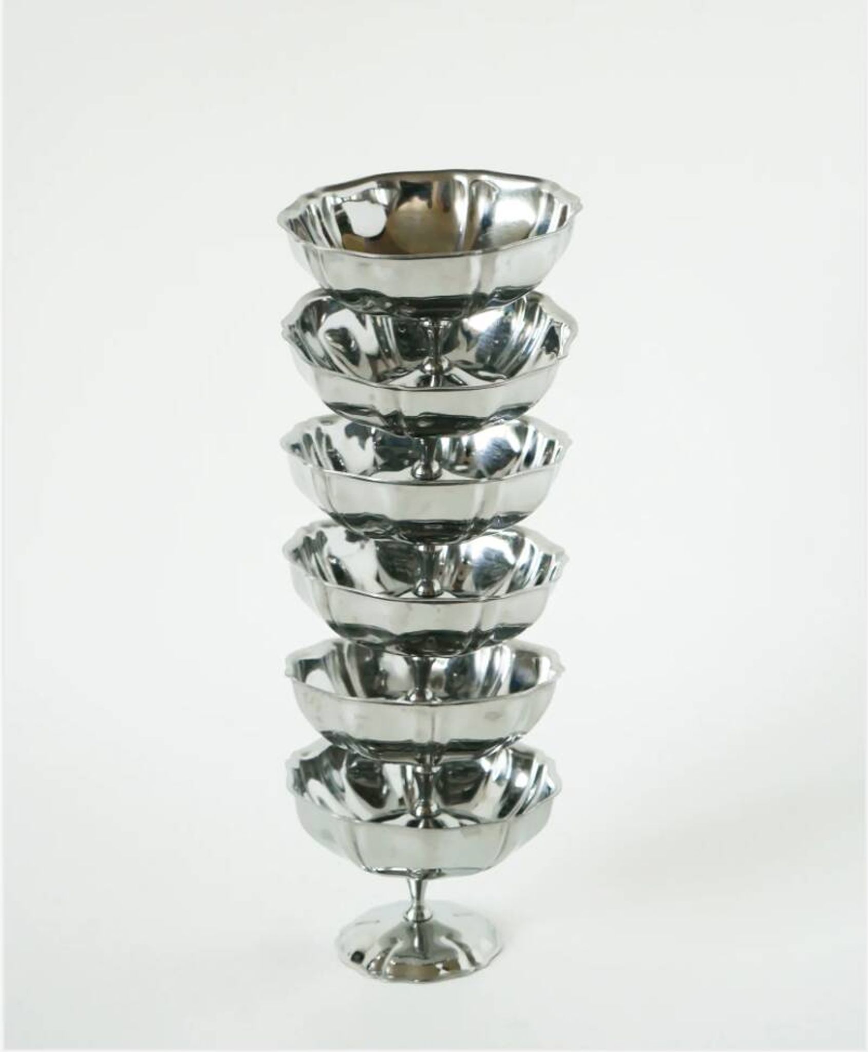 Set of 6 mid-height stainless steel ice cream bowls with finely crafted feet, Design, 1
