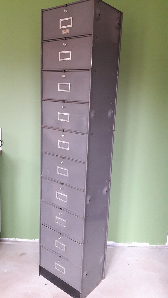 Column 10 valves roneo, in its original color, light gray