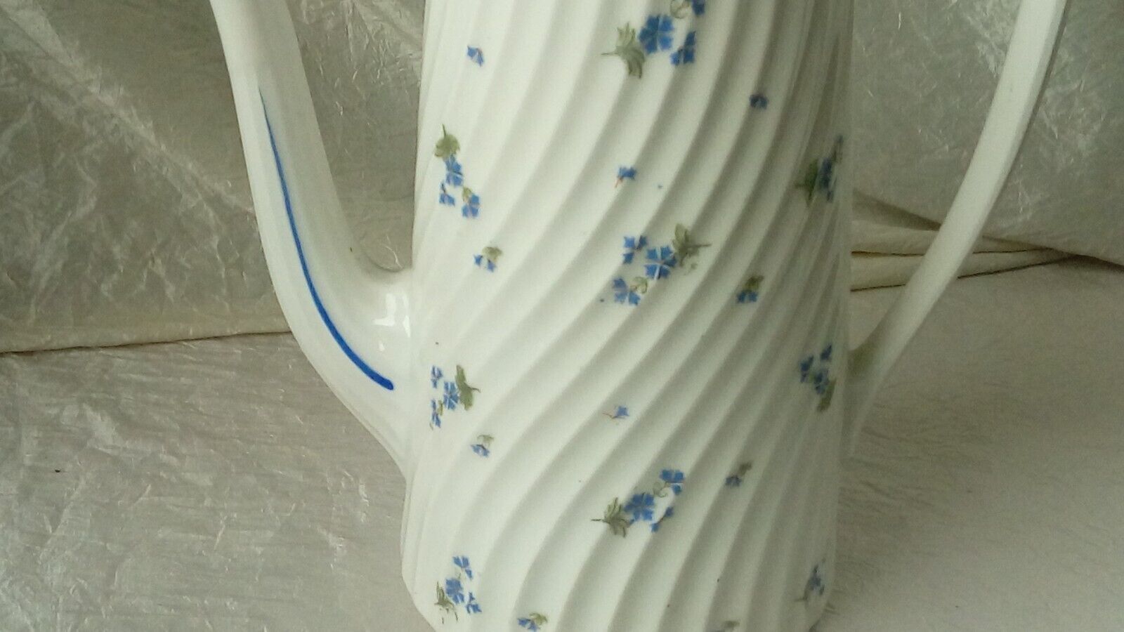 Coffee maker pouring porcelain twisted decot blueberry barbel