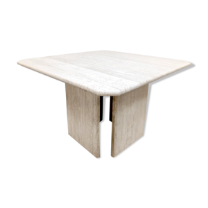 Table d’appoint en travertin