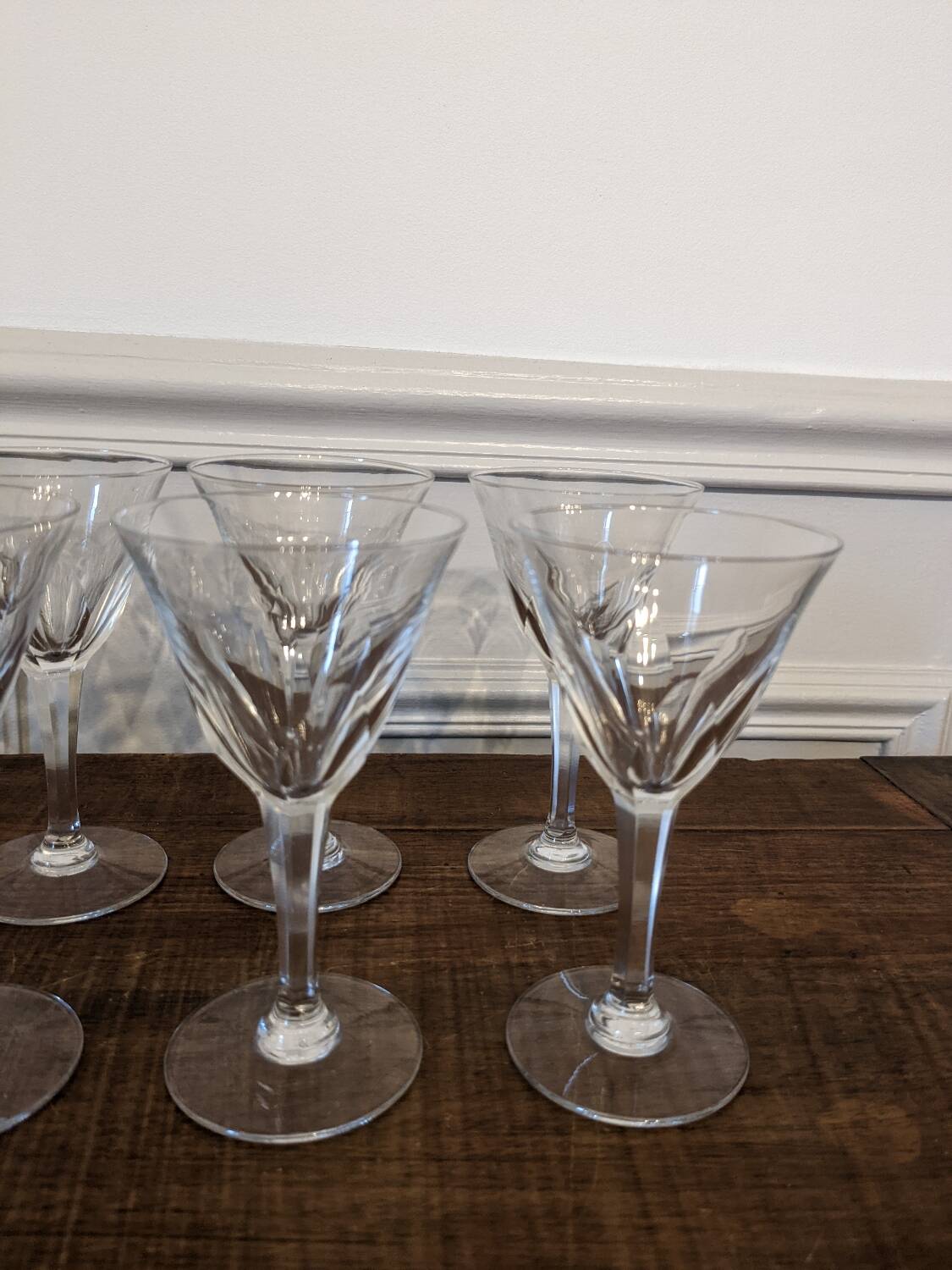 10 stemmed glasses