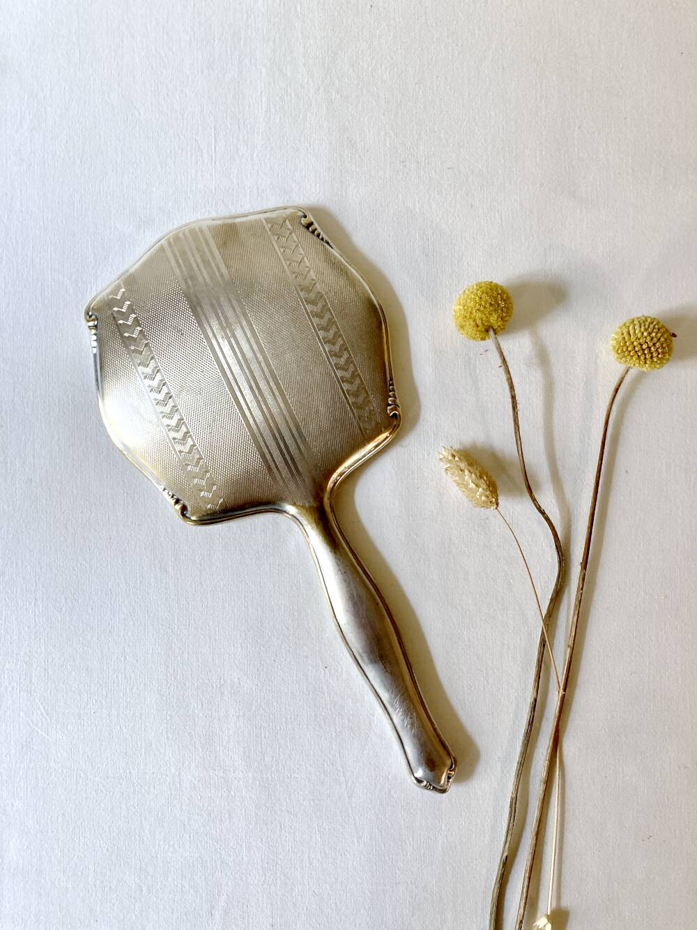 Art Deco hand mirror in silvered metal and bevelled glass – Circa 1930