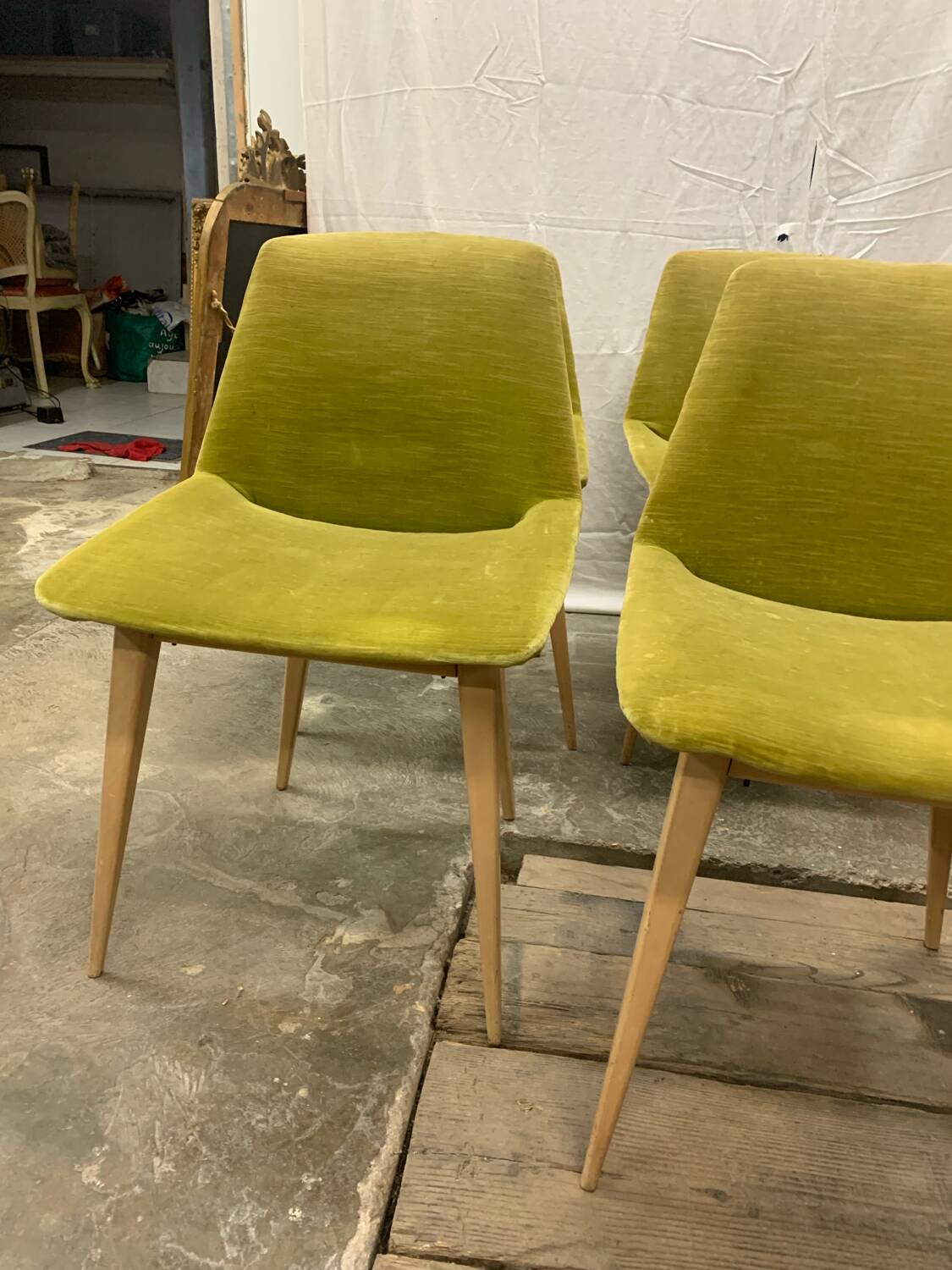 6 chaises scandinaves en velours vert, circa 1960