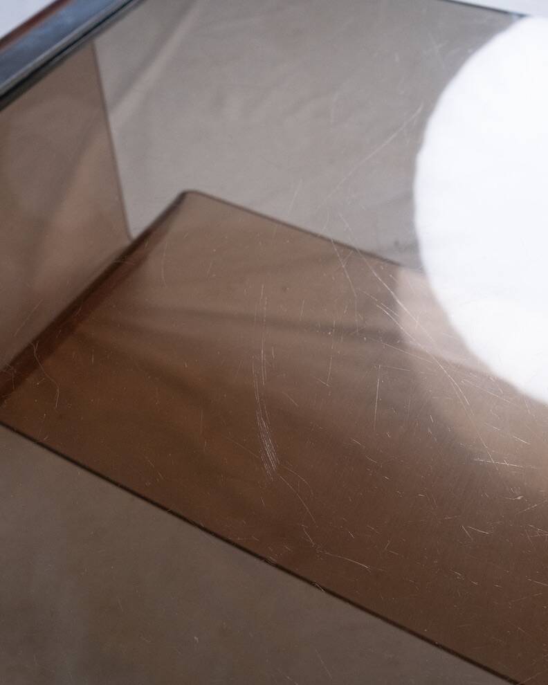 Table basse en plexi fumé et verre, Michel Dumas, France, 1970