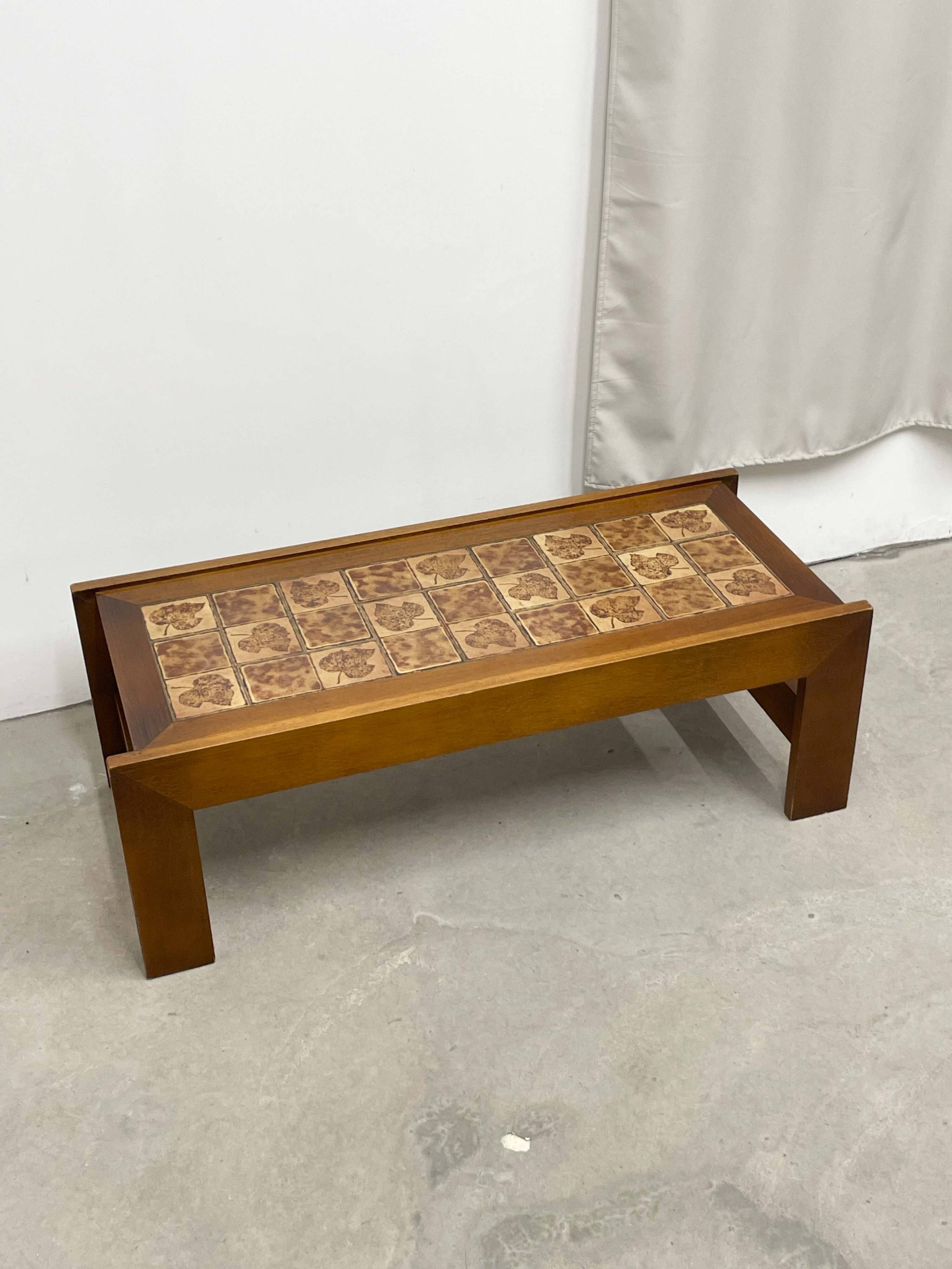 Table basse en bois et céramique