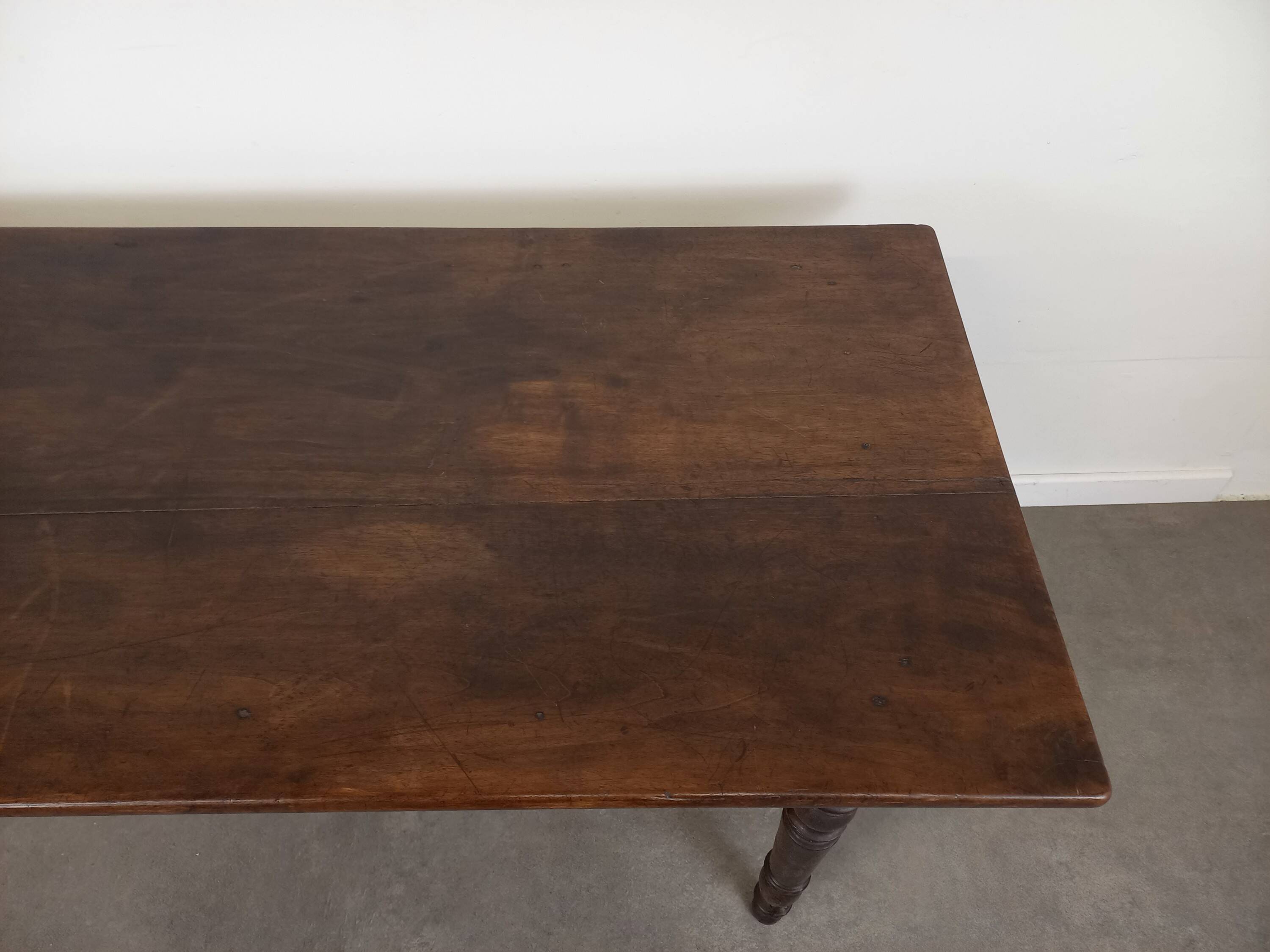 Table de ferme en noyer