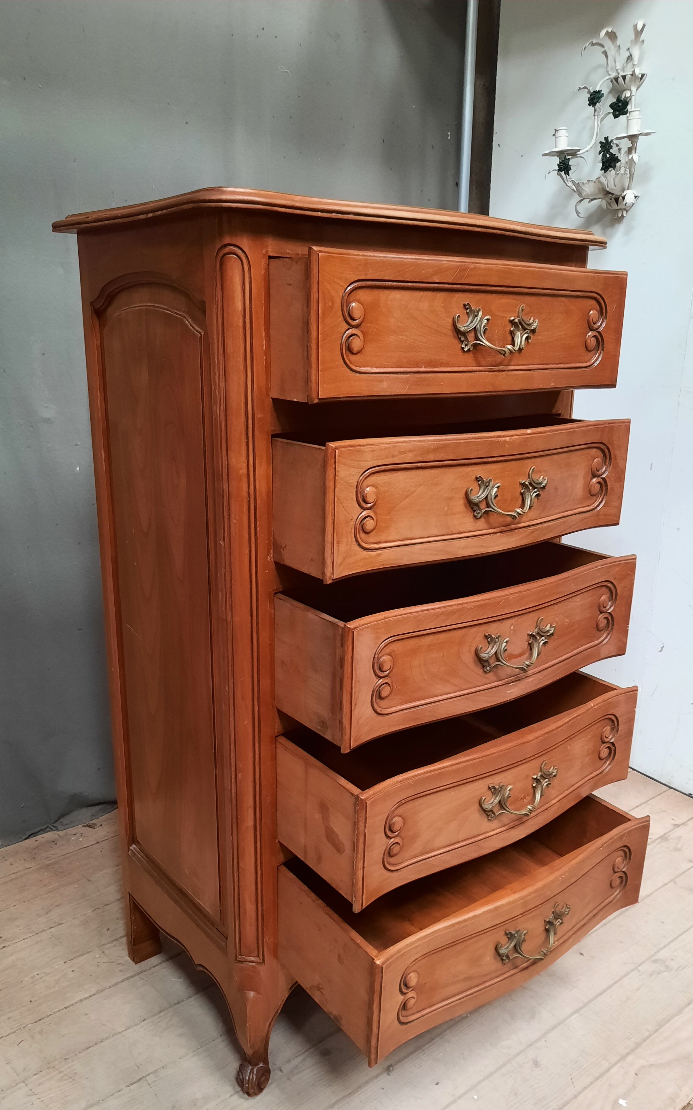 Meuble à 5 tirroirs en merisier