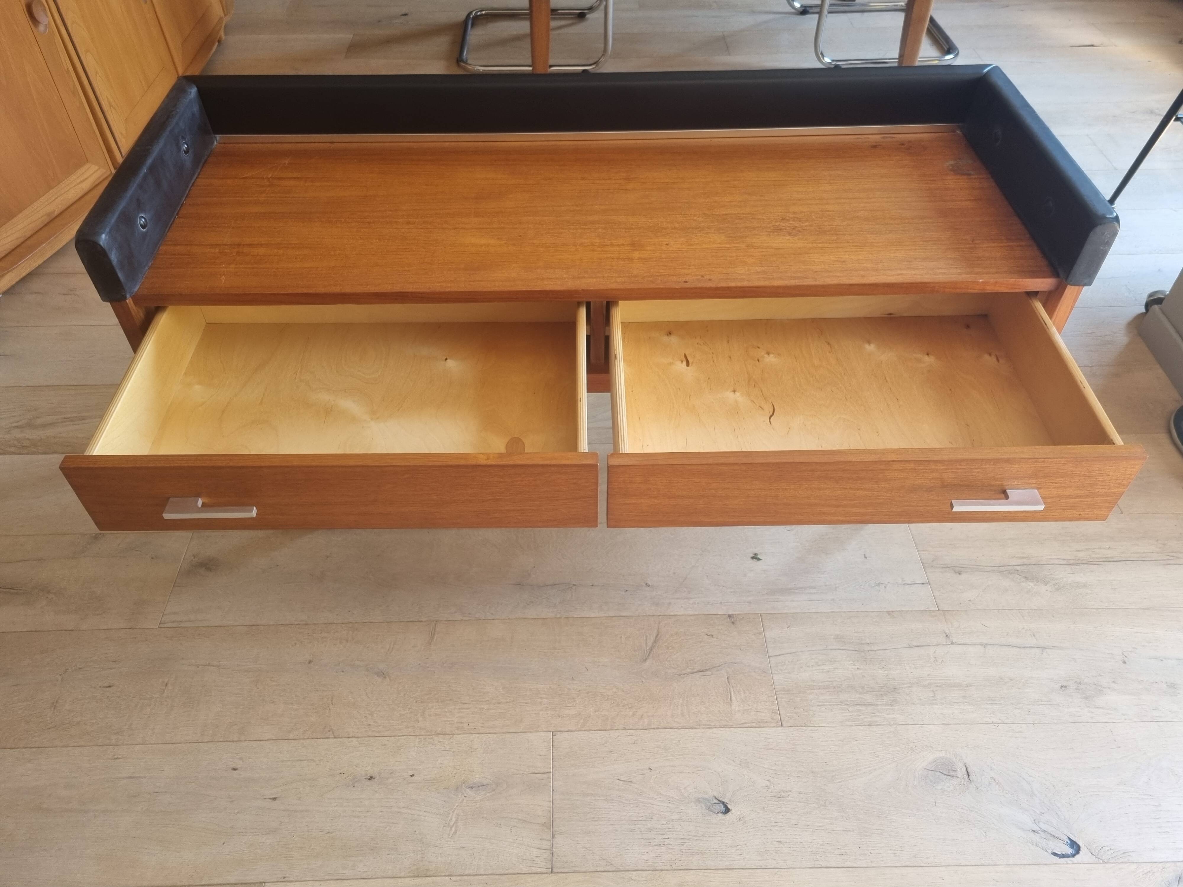 Dressing table with its mirror
