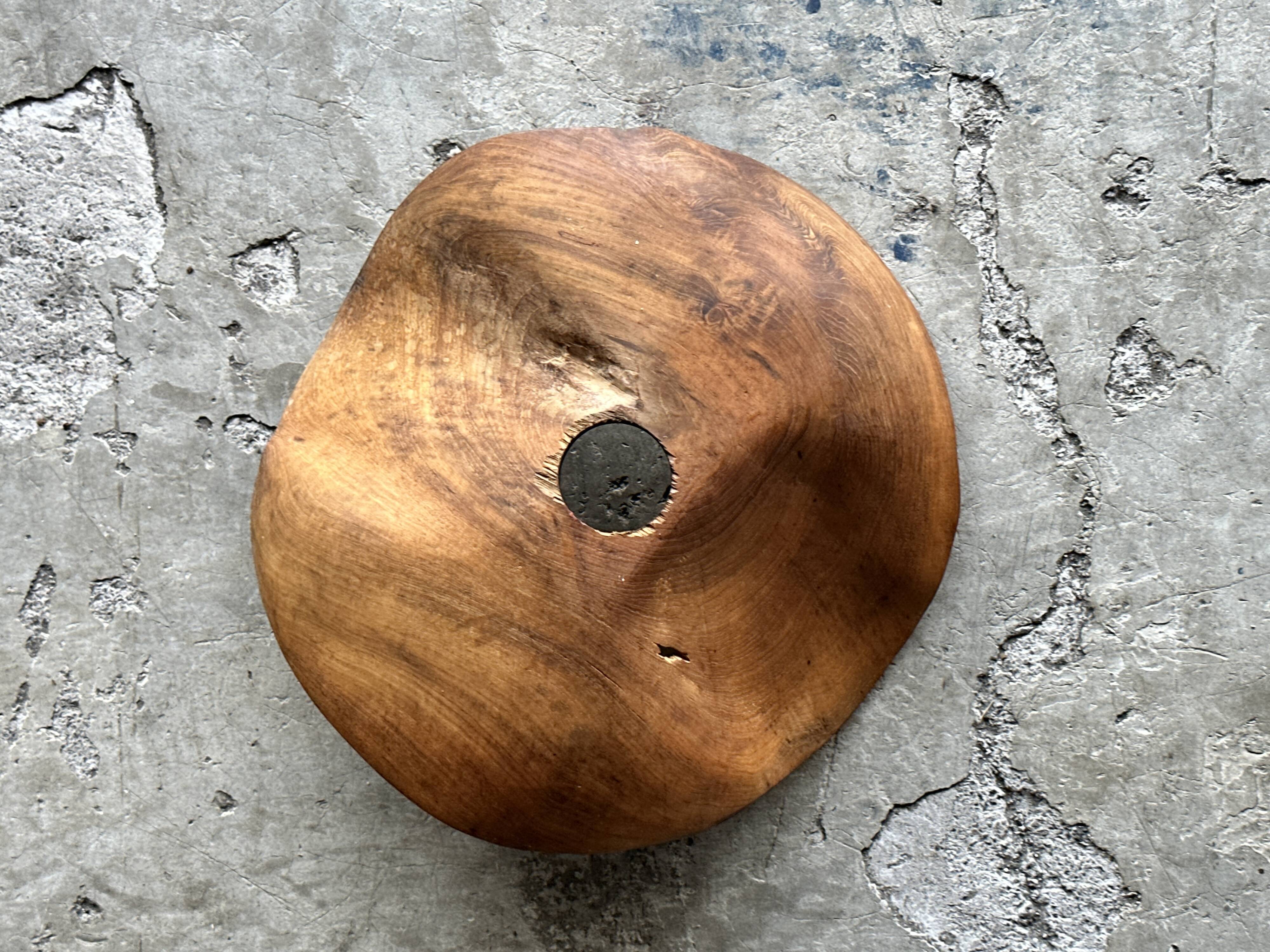 Small pendant light in corrugated teak leaf (Small D:30 H:20)