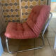 Chauffeuse en velours rose années 70