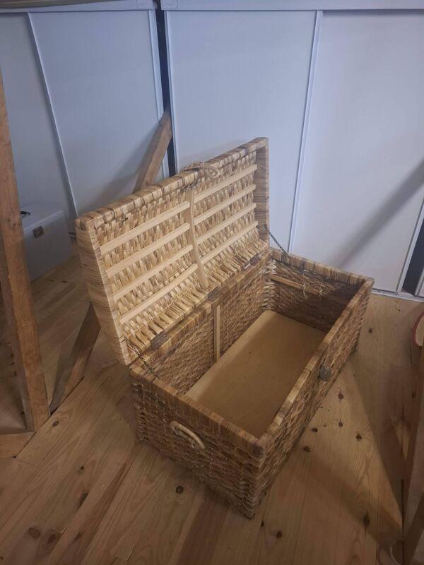 Malle de voyage en osier