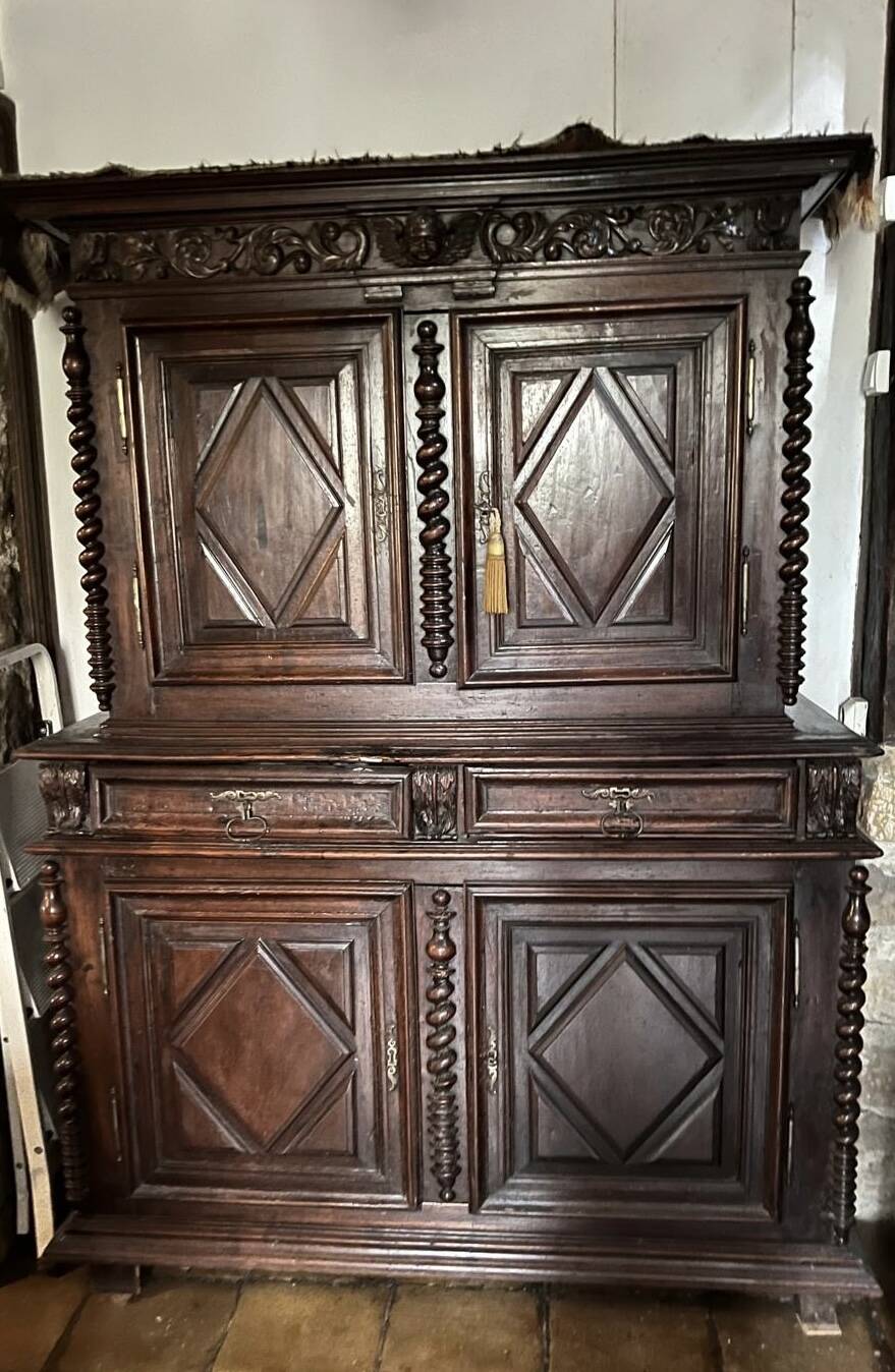 Buffet 2 bodies "diminutive" 17th century authenticated walnut south west