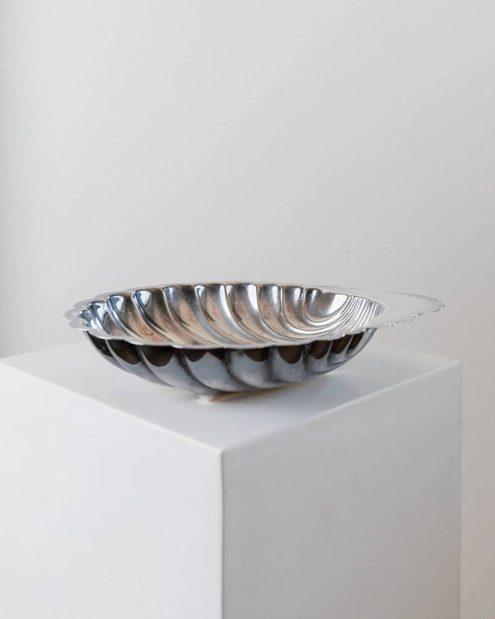 Silver-plated metal shell-shaped saladier from Italy, 1960s, vintage fruit and jewellery bowl