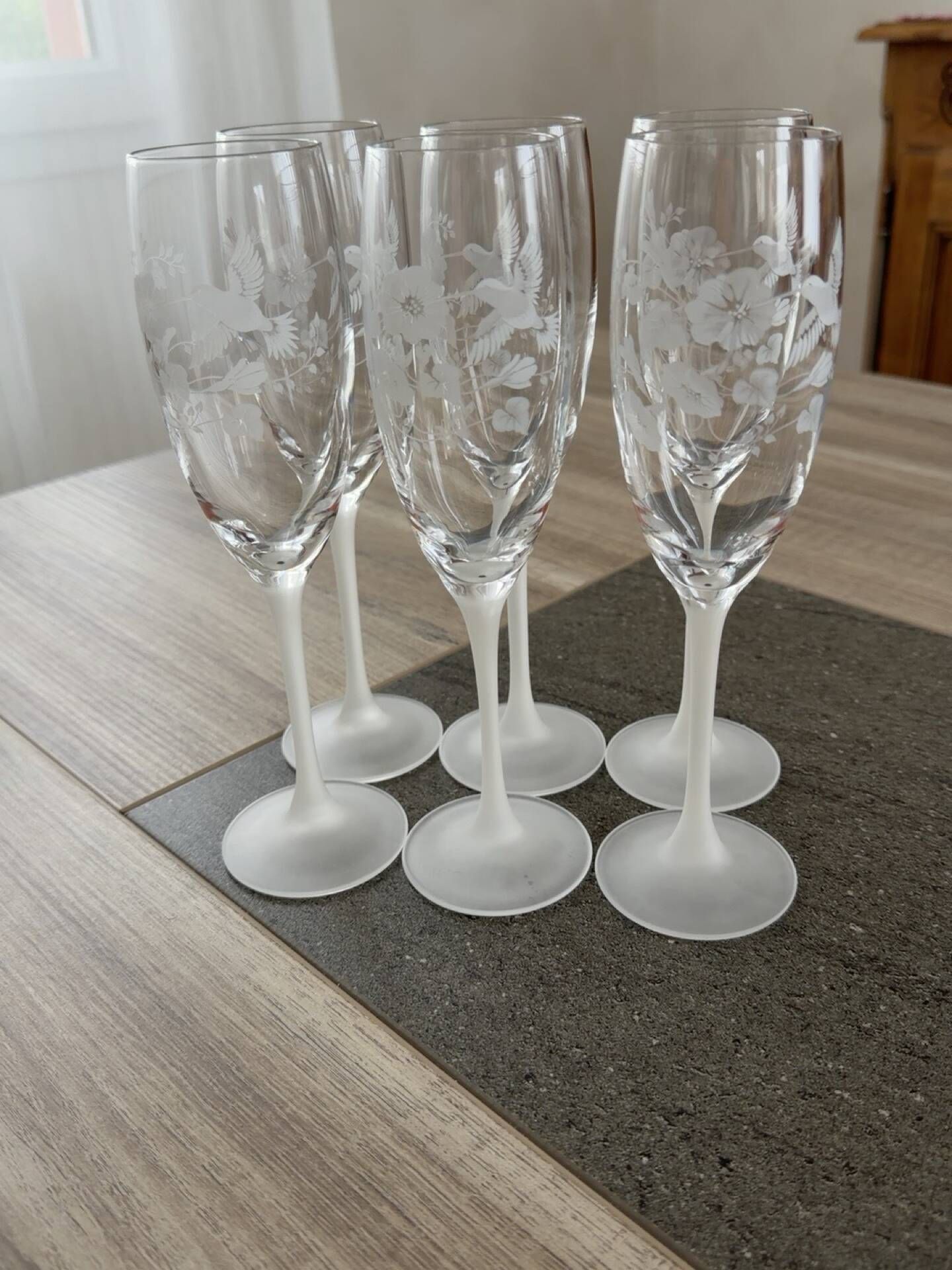 Set of 6 crystal champagne flutes Avon – Hummingbirds and hibiscus – V