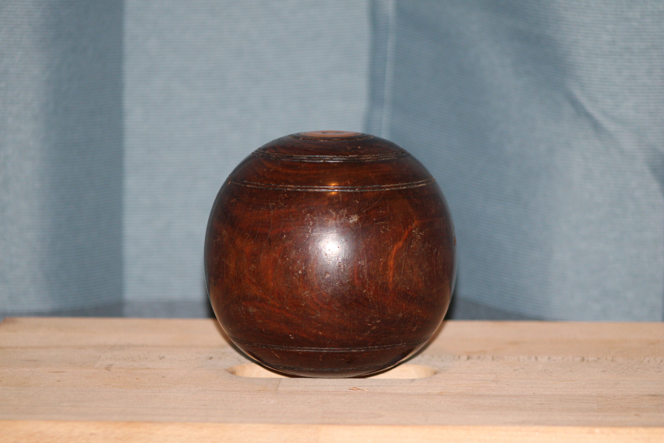 Boulingrin ball in Gaïac wood of 1,3kg