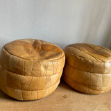 Set of 2 patchwork leather poufs brown camel De Sède