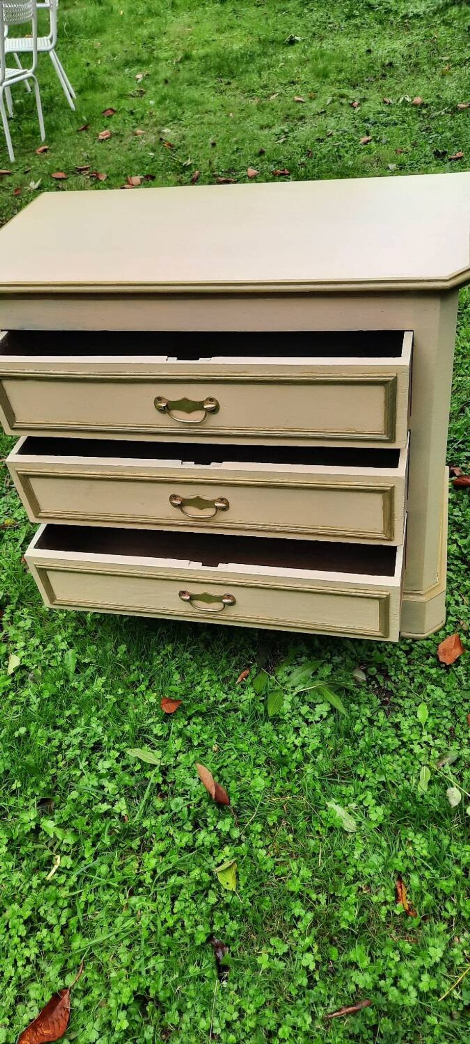 Chest of drawers