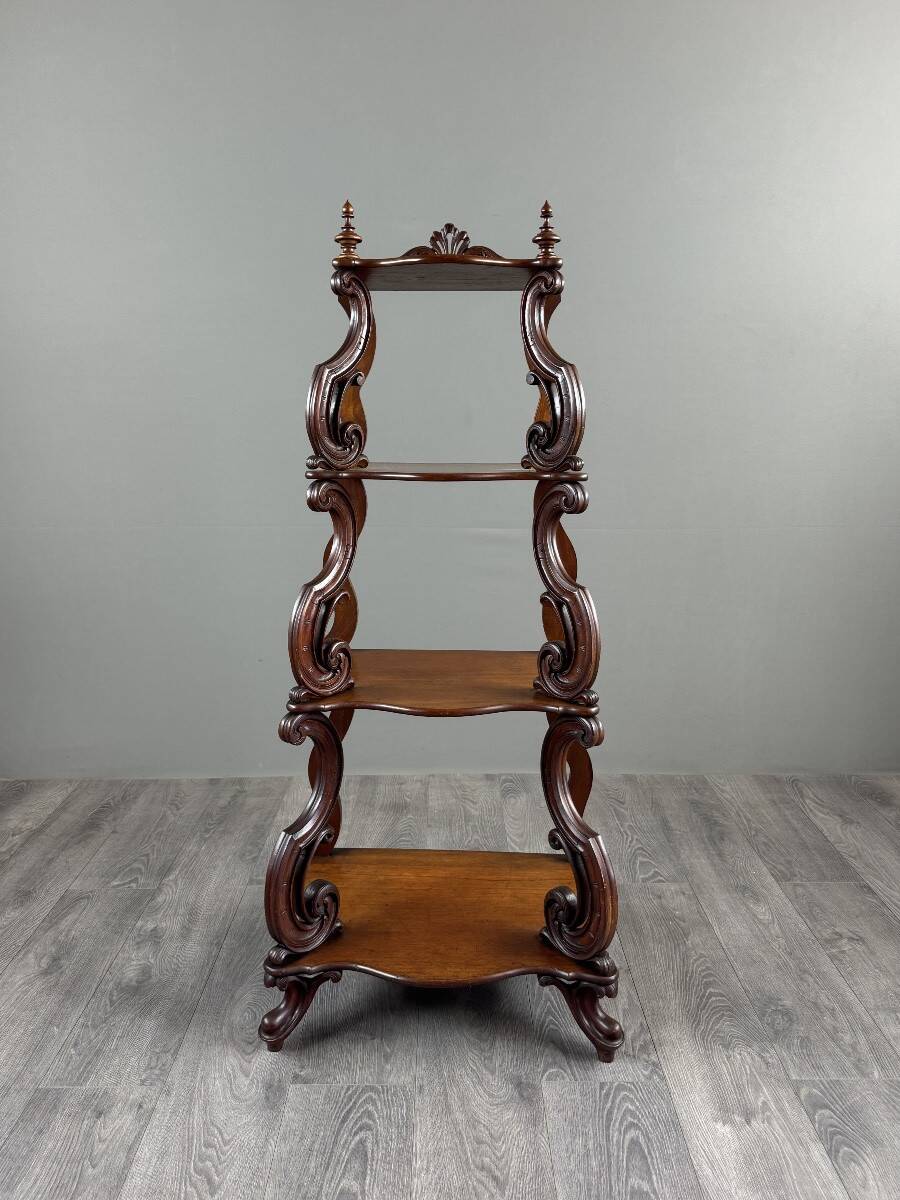 Étagère en chêne sculpté, XIXe siècle