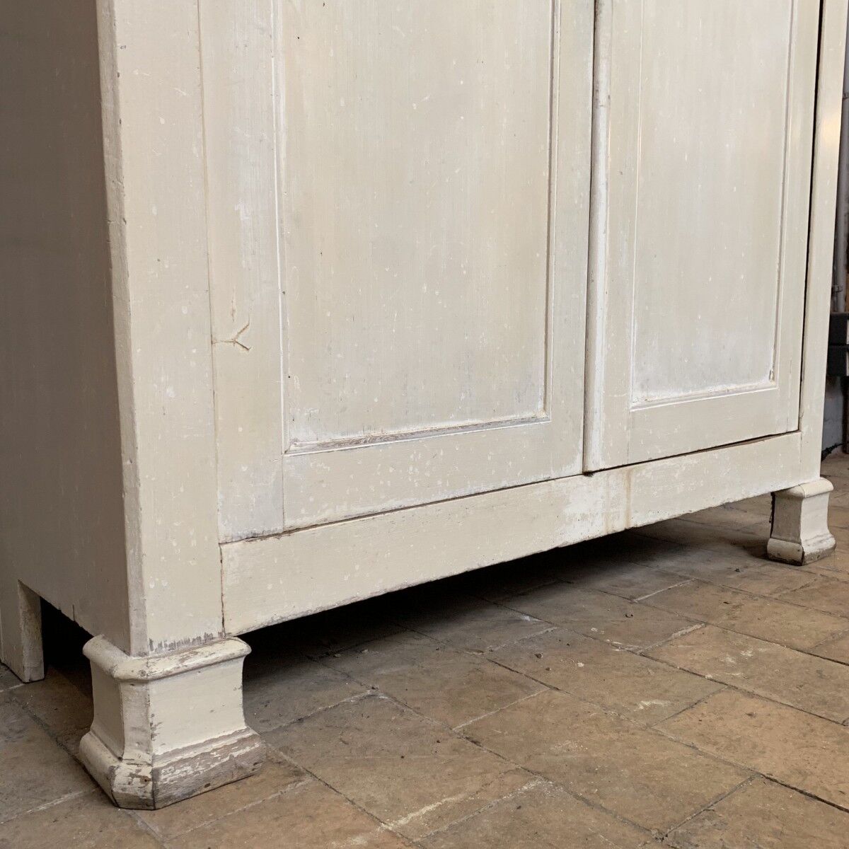 Armoire en bois 2 portes