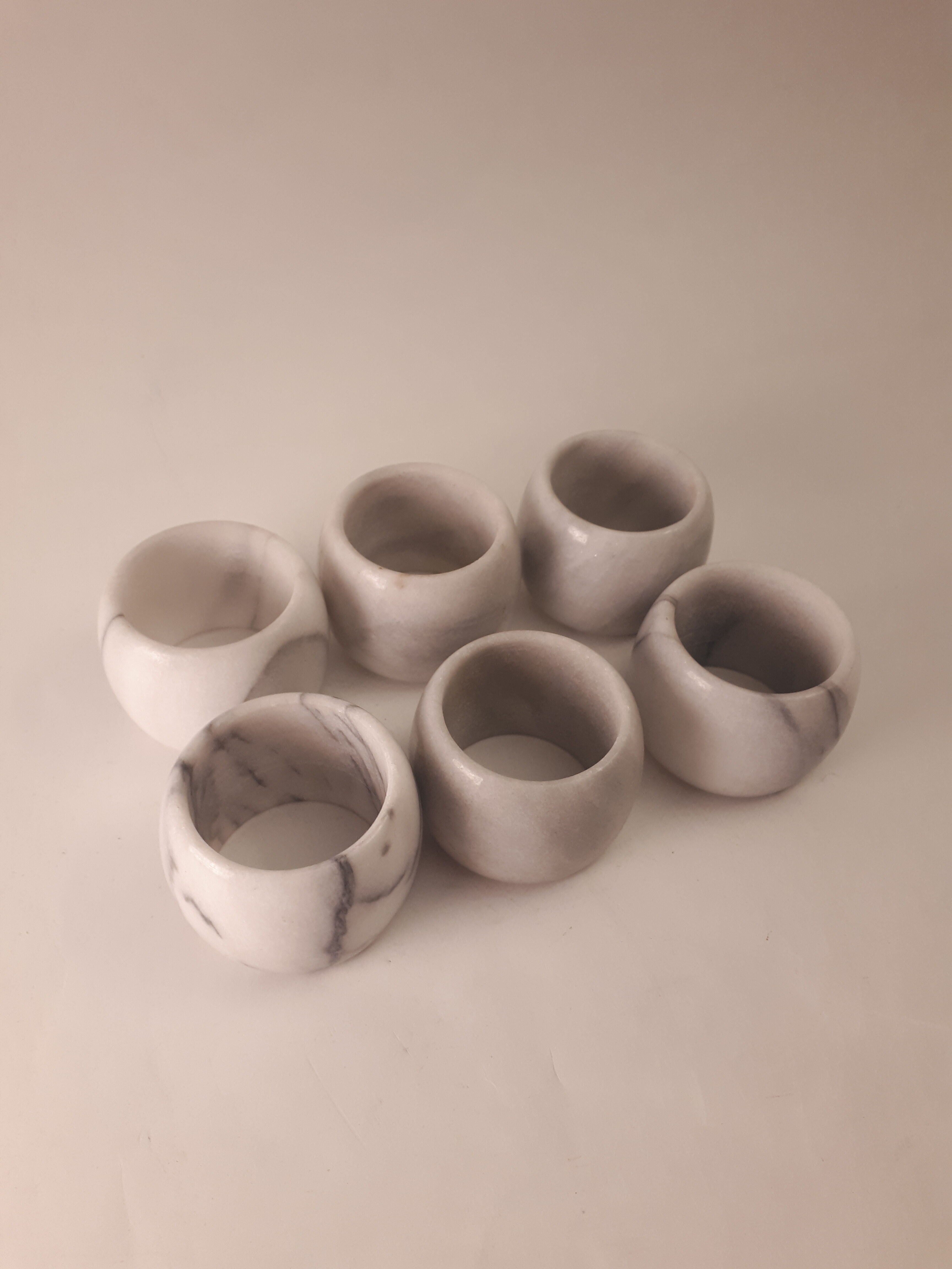 Lot of 6 rounds of grey marble towel