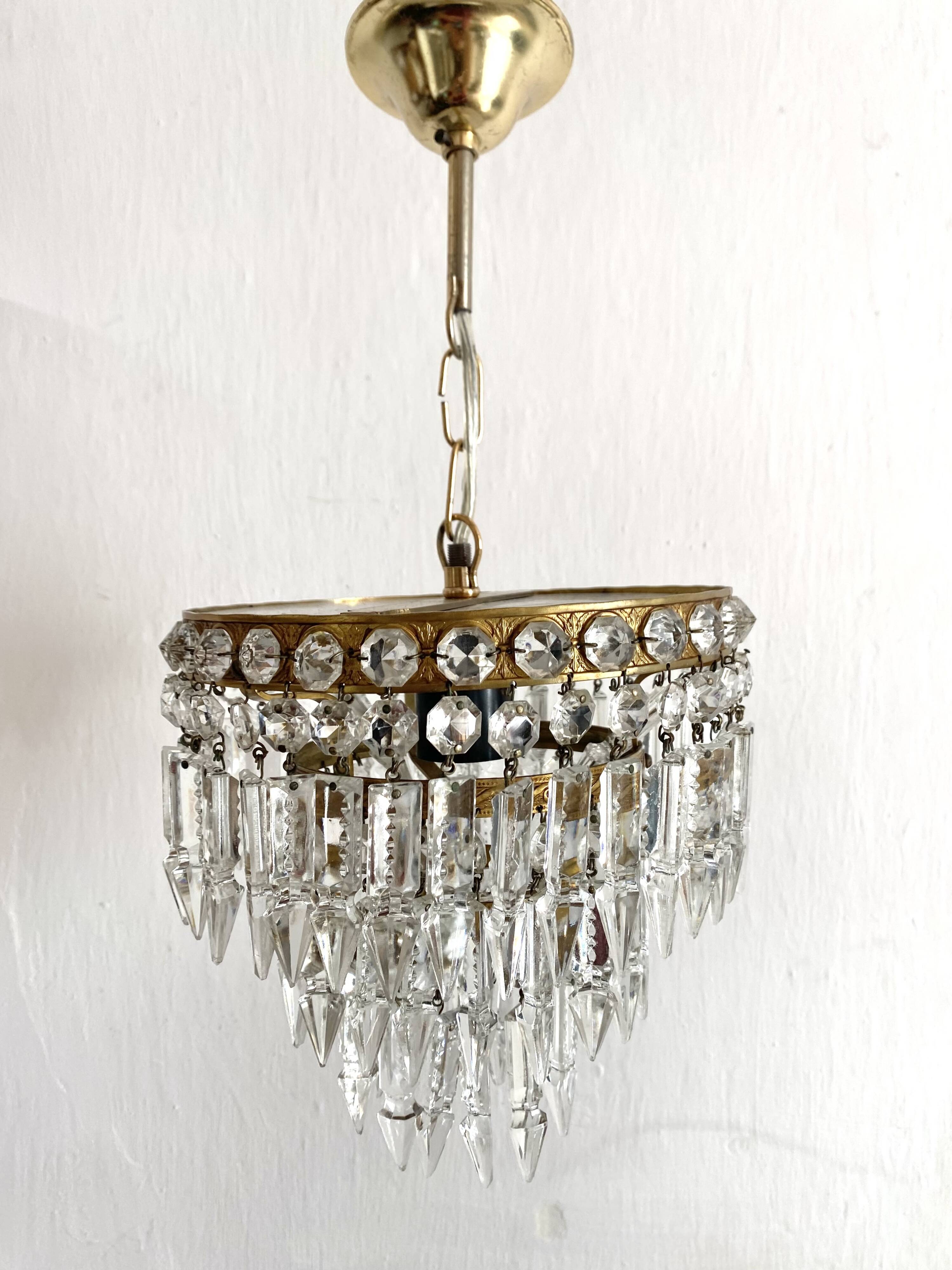 Ceiling light or pendant light with tassels
