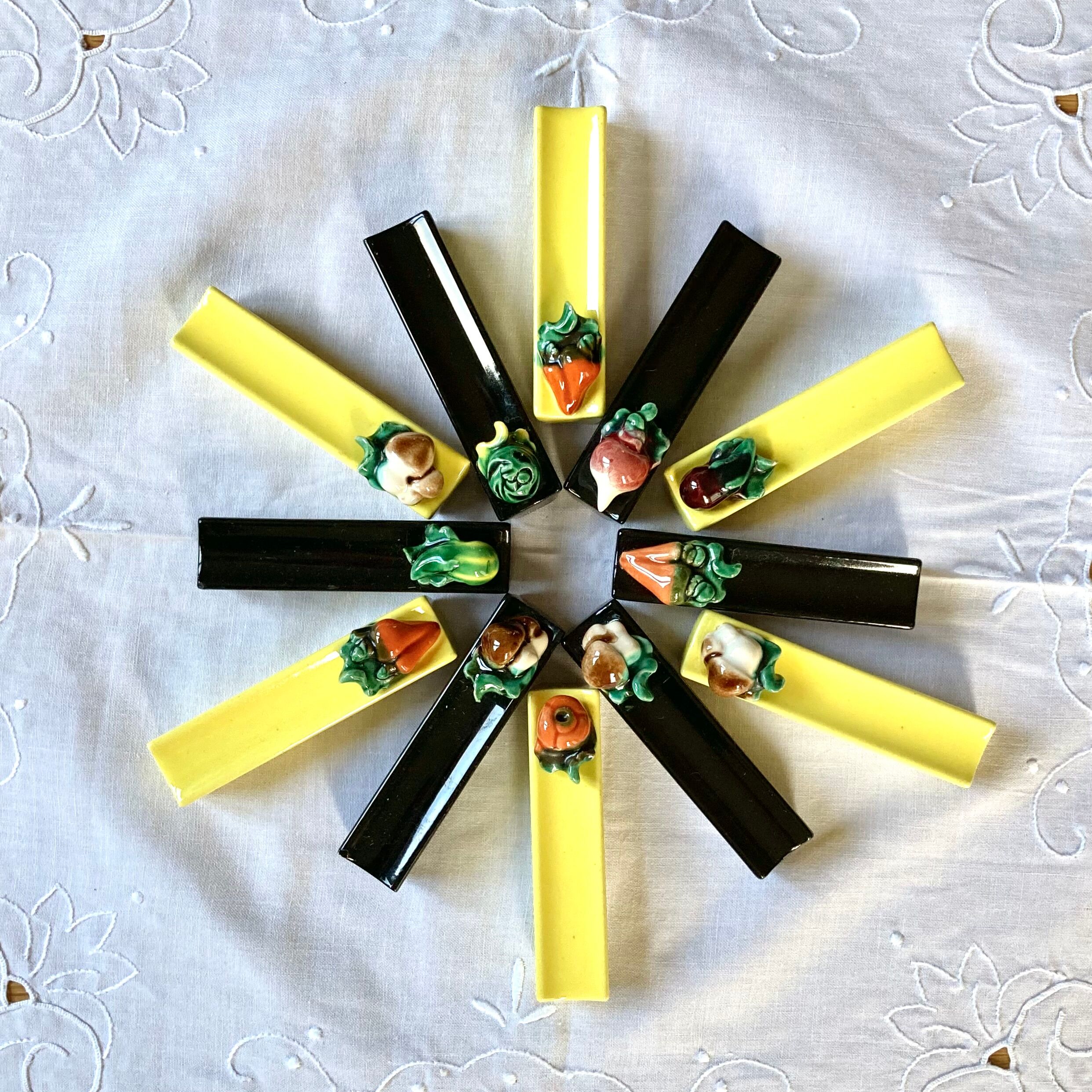 Box of 12 ceramic knife holders slip 50s