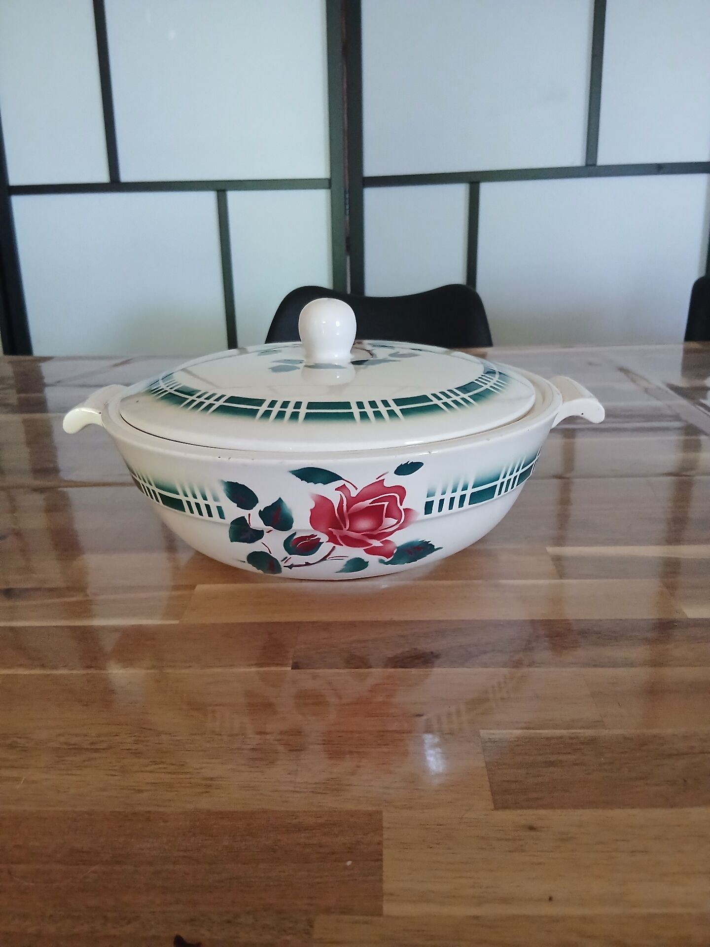 Soup tureen