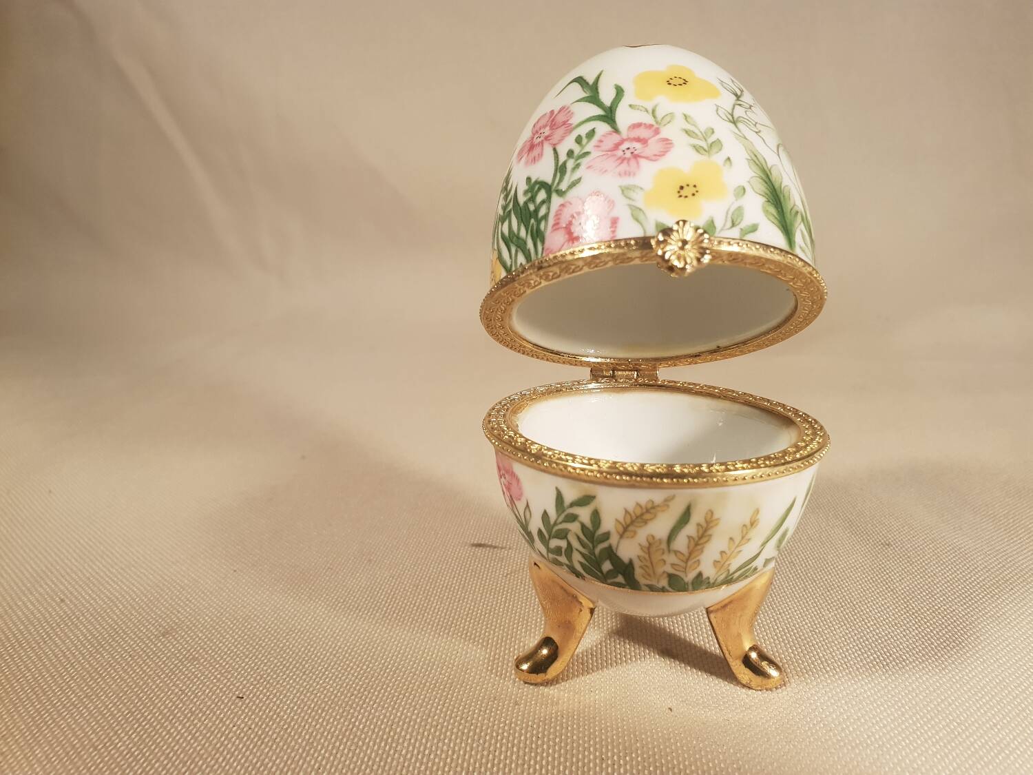 Egg jewelry box