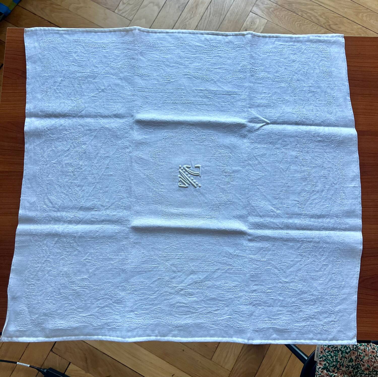 Lot 11 serviettes brodées